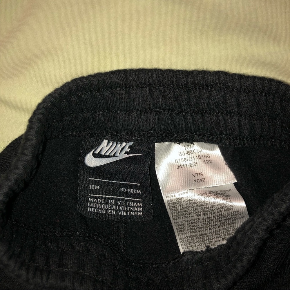 Nike 2Piece Outfit - Picture 5 of 8